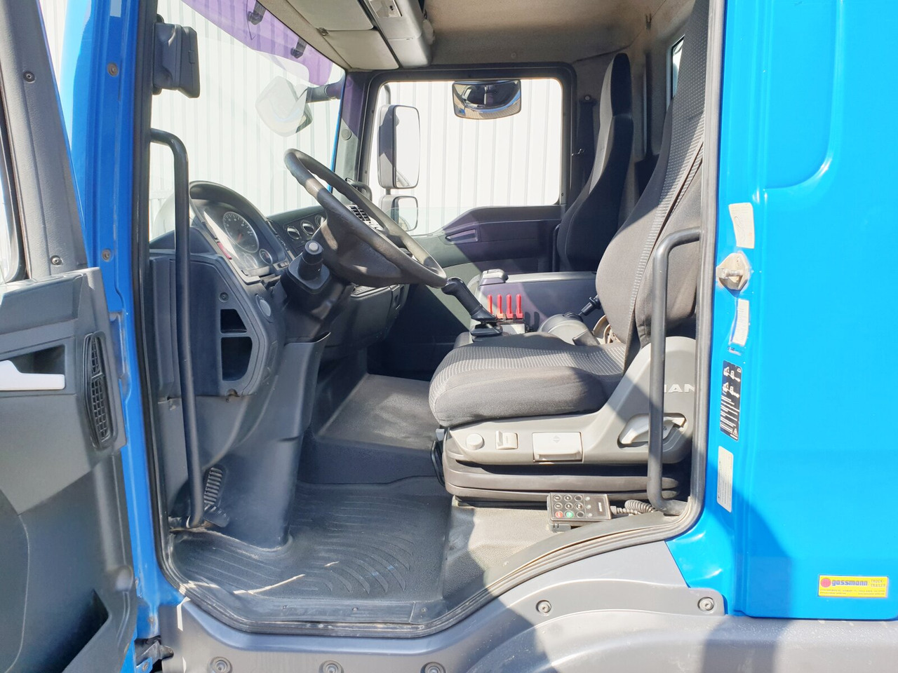 Interior photo 1: Skip loader truck MAN TGL 8.180 4X2 BL TGL 8.180 4X2 BL, EEV Interior photo 1: Skip loader truck MAN TGL 8.180 4X2 BL TGL 8.180 4X2 BL, EEV