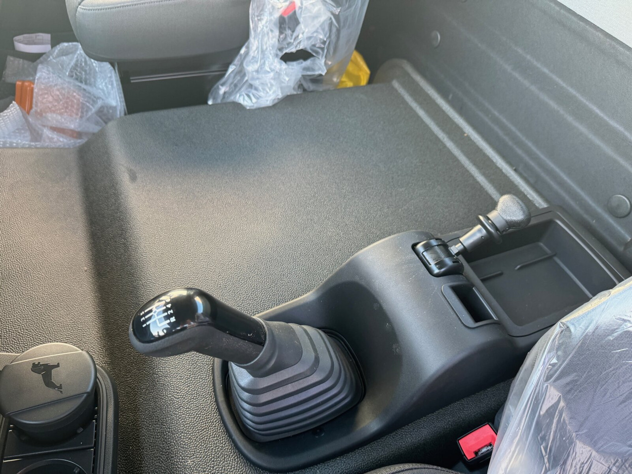 MAN TGL 8.190 4x2 BB CH TGL 8.190 4x2 BB CH, Nebenantrieb, 2x VORHANDEN - Cab chassis truck: picture 3 MAN TGL 8.190 4x2 BB CH TGL 8.190 4x2 BB CH, Nebenantrieb, 2x VORHANDEN - Cab chassis truck: picture 3