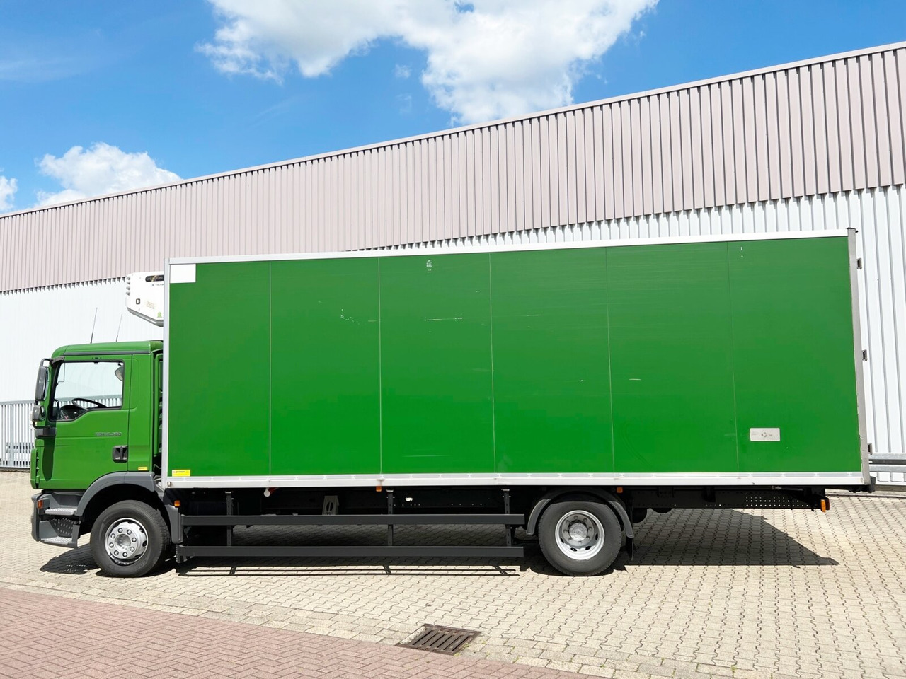 MAN TGM 15.290 4x2 BL TGM 15.290 4x2 BL, Tiefkühlkoffer - Refrigerator truck: picture 2 MAN TGM 15.290 4x2 BL TGM 15.290 4x2 BL, Tiefkühlkoffer - Refrigerator truck: picture 2