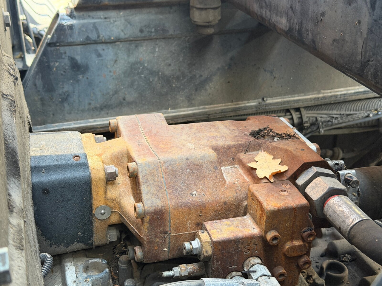 MAN TGS 26.400 6x2-4 BL TGS 26.400 6x2-4 BL, Lenk-/Liftachse, Kran Epsilon Q180ZR95TR - Hook lift truck, Crane truck: picture 4 MAN TGS 26.400 6x2-4 BL TGS 26.400 6x2-4 BL, Lenk-/Liftachse, Kran Epsilon Q180ZR95TR - Hook lift truck, Crane truck: picture 4