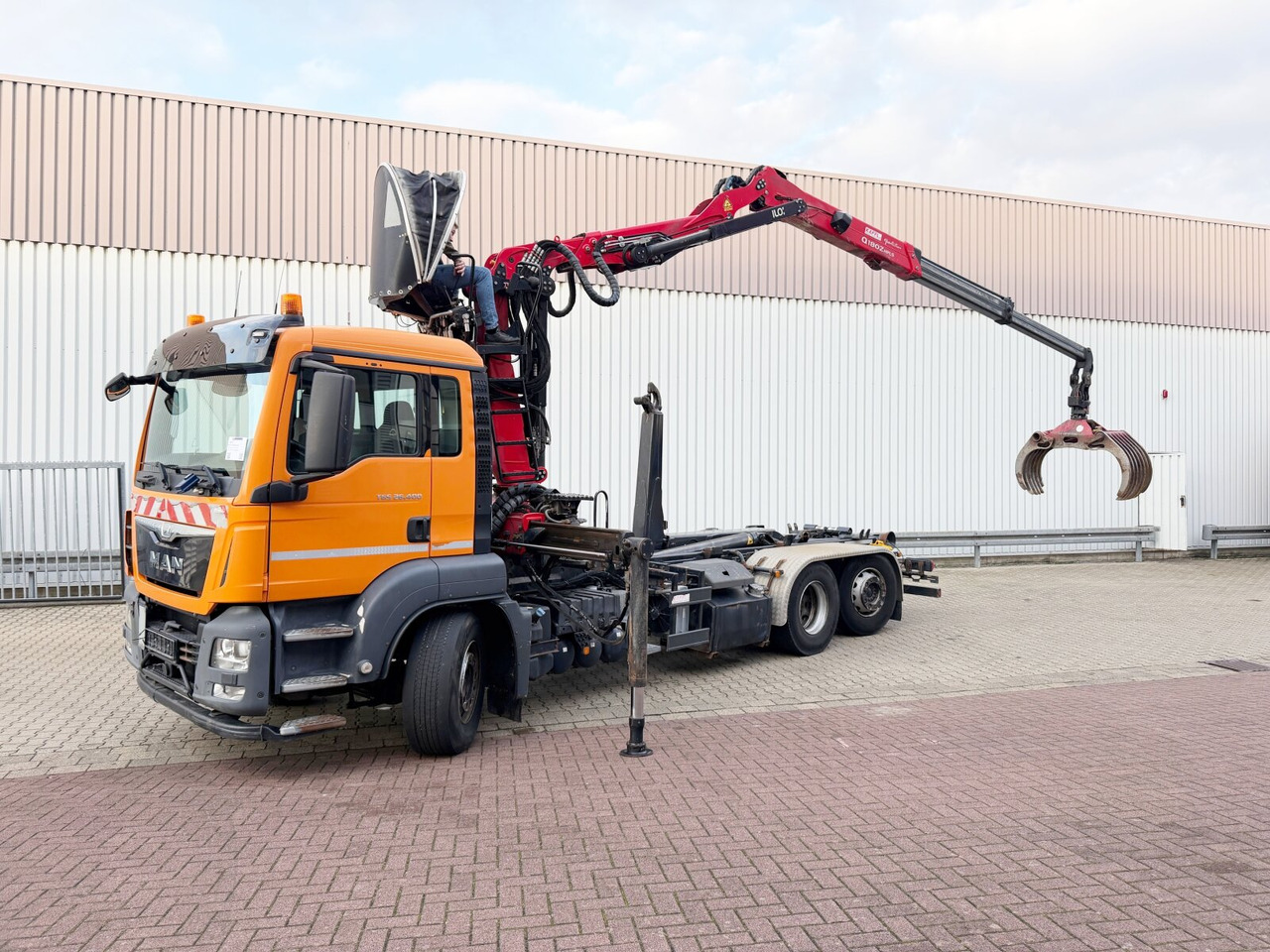 MAN TGS 26.400 6x2-4 BL TGS 26.400 6x2-4 BL, Motorabtrieb, Lenk-/Liftachse, Kran Epsilon Q180ZR95TR - Hook lift truck, Crane truck: picture 1 MAN TGS 26.400 6x2-4 BL TGS 26.400 6x2-4 BL, Motorabtrieb, Lenk-/Liftachse, Kran Epsilon Q180ZR95TR - Hook lift truck, Crane truck: picture 1