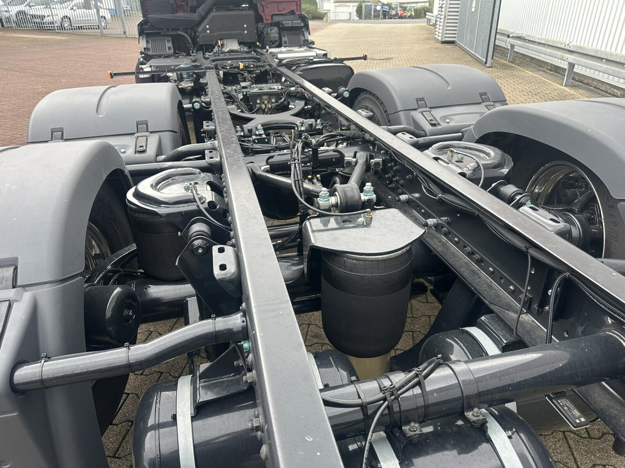 MAN TGS 26.440 6x2-4 LL CH TGS 26.440 6x2-4 LL CH, Lenk-/Liftachse, Navi, LED - Cab chassis truck: picture 5 MAN TGS 26.440 6x2-4 LL CH TGS 26.440 6x2-4 LL CH, Lenk-/Liftachse, Navi, LED - Cab chassis truck: picture 5