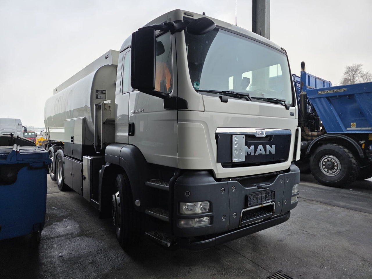 MAN TGS 26.440 6x2-4 LL TGS 26.400 6x2-4 LL, EEV, Intarder, Lenk-/Lift, L & F Tank ca. 20000l, 3 Kammern - Tank truck: picture 5 MAN TGS 26.440 6x2-4 LL TGS 26.400 6x2-4 LL, EEV, Intarder, Lenk-/Lift, L & F Tank ca. 20000l, 3 Kammern - Tank truck: picture 5