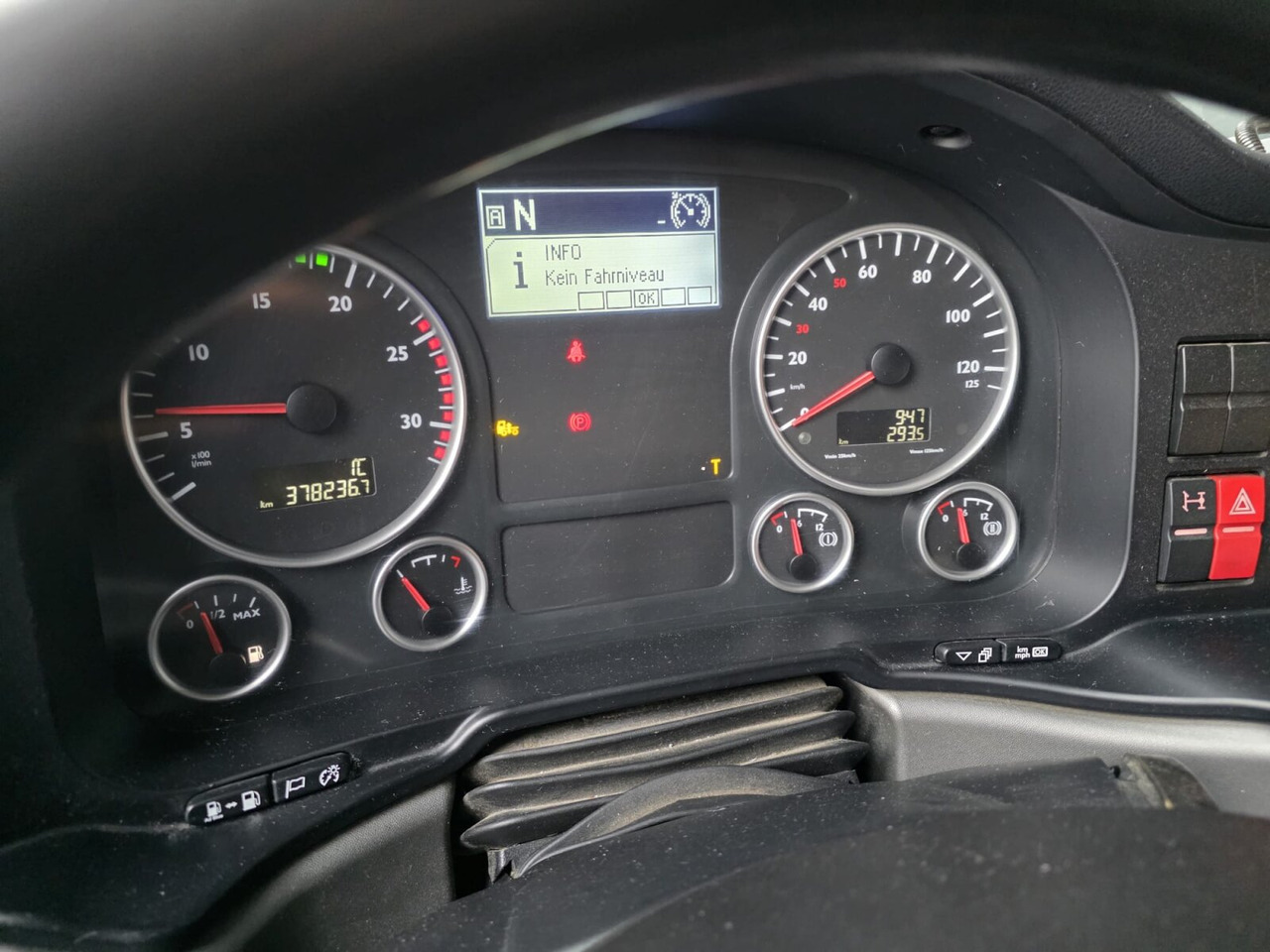 MAN TGS 26.440 6x2-4 LL TGS 26.400 6x2-4 LL, EEV, Intarder, Lenk-/Lift, L & F Tank ca. 20000l, 3 Kammern - Tank truck: picture 3 MAN TGS 26.440 6x2-4 LL TGS 26.400 6x2-4 LL, EEV, Intarder, Lenk-/Lift, L & F Tank ca. 20000l, 3 Kammern - Tank truck: picture 3