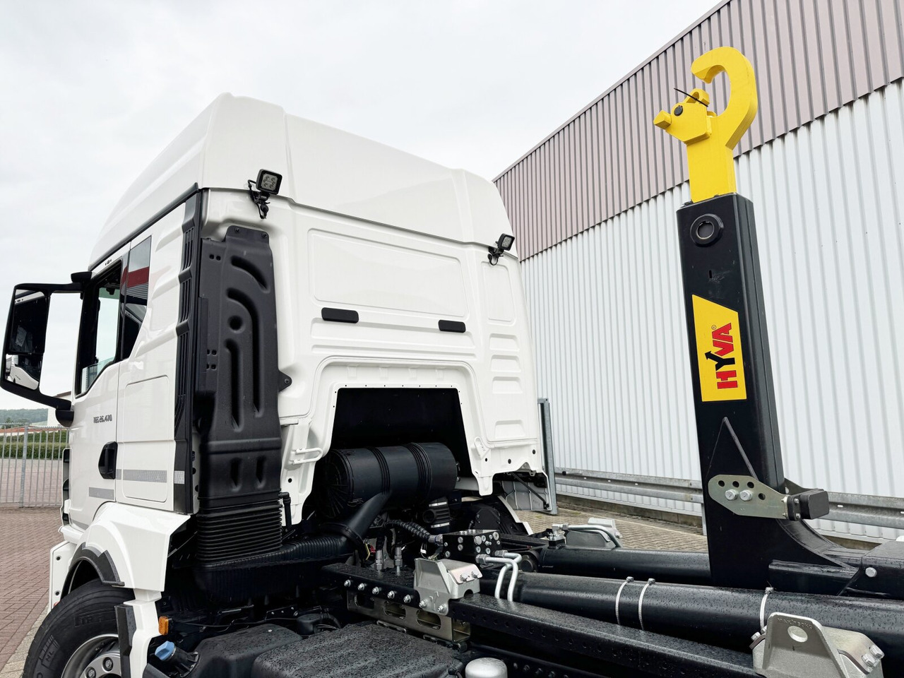 MAN TGS 26.470 6x2-4 LL CH TGS 26.470 6x2-4 LL CH, Retarder, Navi, Lenk-/Liftachse - Hook lift truck: picture 3 MAN TGS 26.470 6x2-4 LL CH TGS 26.470 6x2-4 LL CH, Retarder, Navi, Lenk-/Liftachse - Hook lift truck: picture 3