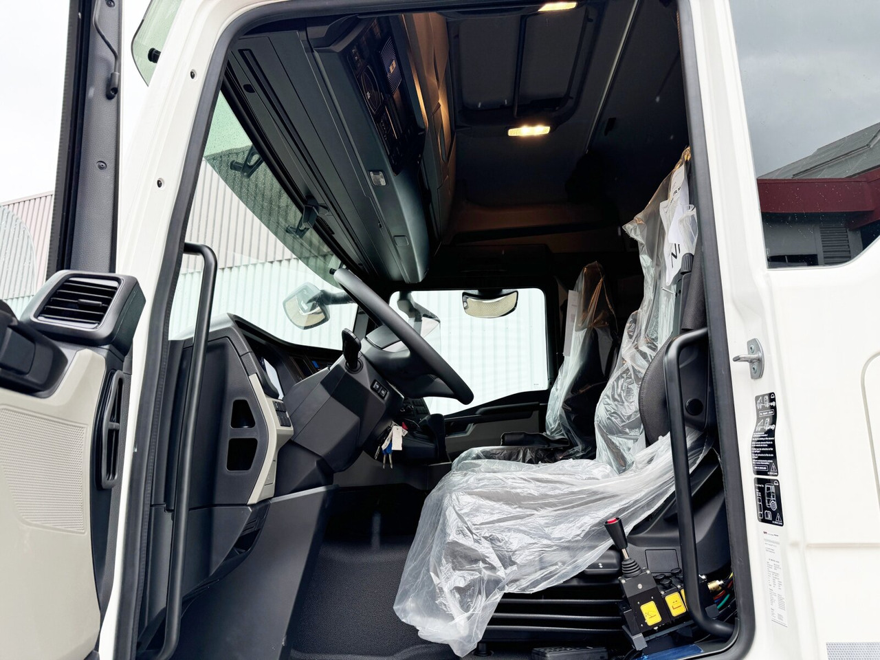 MAN TGS 26.470 6x2-4 LL CH TGS 26.470 6x2-4 LL CH, Retarder, Navi, Lenk-/Liftachse - Hook lift truck: picture 4 MAN TGS 26.470 6x2-4 LL CH TGS 26.470 6x2-4 LL CH, Retarder, Navi, Lenk-/Liftachse - Hook lift truck: picture 4