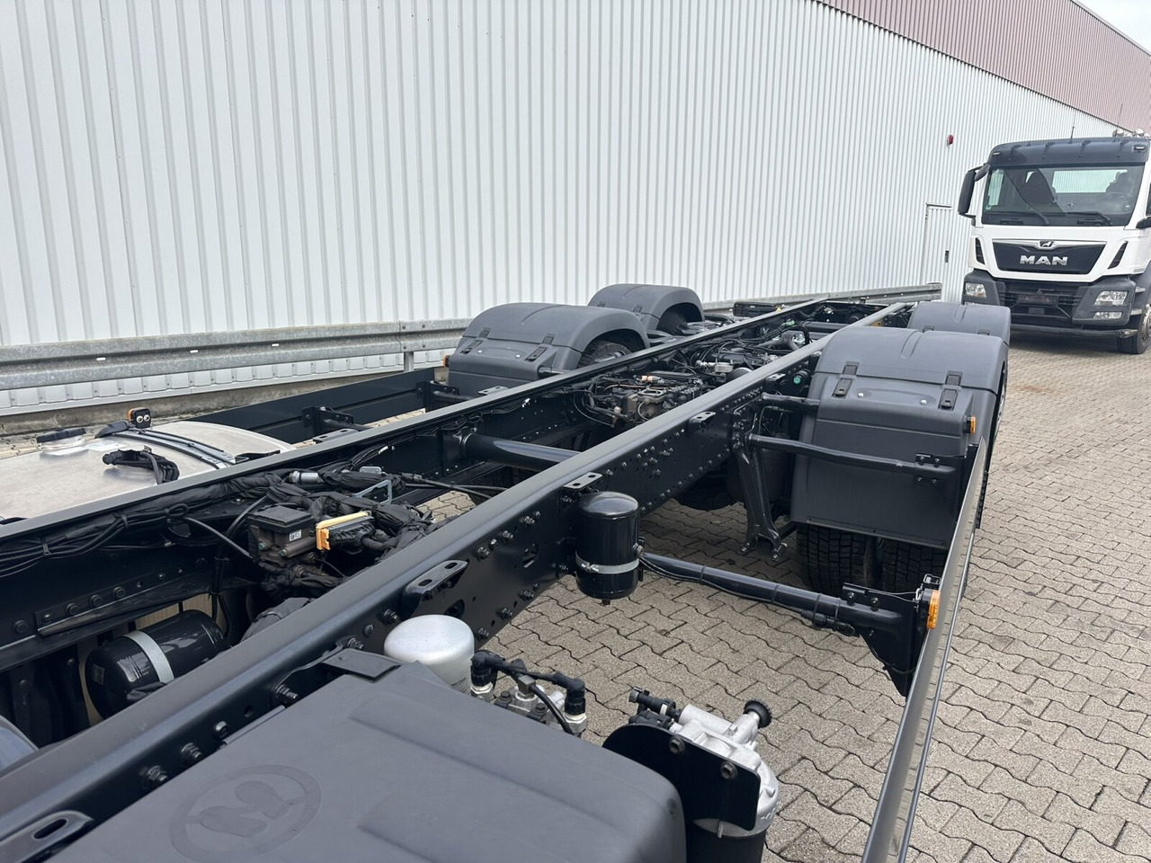 MAN TGS 26.480 6x2-4 BL CH TGS 26.480 6x2-4 BL CH, Lenk-/Lift, OptiView, LED, Navi, Motorabtrieb - Cab chassis truck: picture 2 MAN TGS 26.480 6x2-4 BL CH TGS 26.480 6x2-4 BL CH, Lenk-/Lift, OptiView, LED, Navi, Motorabtrieb - Cab chassis truck: picture 2