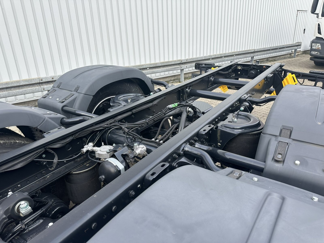 MAN TGS 26.480 6x2-4 BL CH TGS 26.480 6x2-4 BL CH, Lenk-/Lift, OptiView, LED, Navi, Motorabtrieb - Cab chassis truck: picture 3 MAN TGS 26.480 6x2-4 BL CH TGS 26.480 6x2-4 BL CH, Lenk-/Lift, OptiView, LED, Navi, Motorabtrieb - Cab chassis truck: picture 3