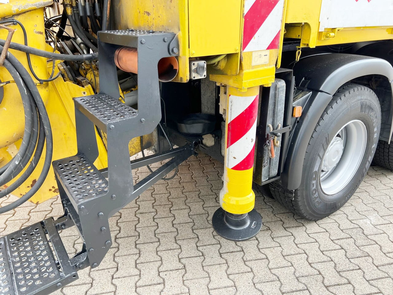 Concrete pump truck MAN TGS 33.440 6X4 BB TGS 33.440 6X4 BB, Betonpumpe CIFA K31L XZ, 31m Mast: picture 12 Concrete pump truck MAN TGS 33.440 6X4 BB TGS 33.440 6X4 BB, Betonpumpe CIFA K31L XZ, 31m Mast: picture 12