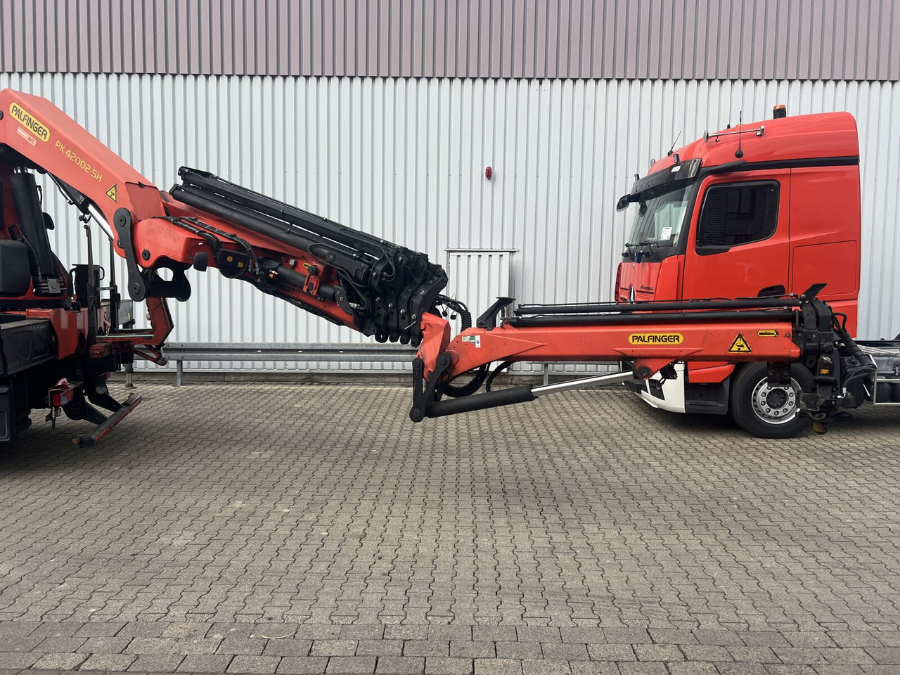 Leasing of MAN TGS 35.440 8x4 BL TGS 35.440 8x4 BL, Navi, Heckkran Palfinger PK42002 SH-F + Jip PJ 060 B, 24,9m-730kg, Funk MAN TGS 35.440 8x4 BL TGS 35.440 8x4 BL, Navi, Heckkran Palfinger PK42002 SH-F + Jip PJ 060 B, 24,9m-730kg, Funk: picture 14