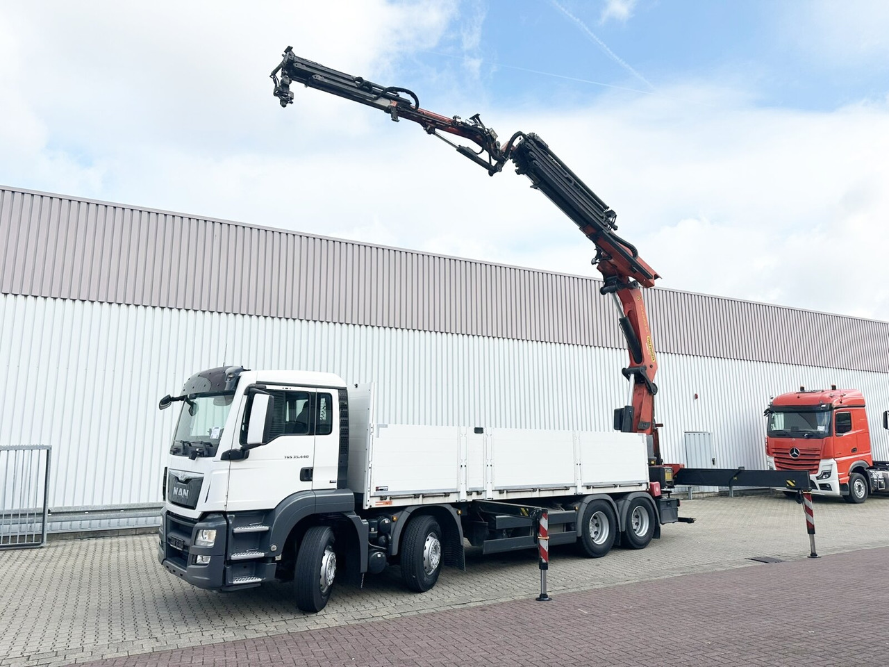 MAN TGS 35.440 8x4 BL TGS 35.440 8x4 BL, Navi, Heckkran Palfinger PK42002 SH-F + Jip PJ 060 B, 24,9m-730kg, Funk - Crane truck, Dropside/ Flatbed truck: picture 1 MAN TGS 35.440 8x4 BL TGS 35.440 8x4 BL, Navi, Heckkran Palfinger PK42002 SH-F + Jip PJ 060 B, 24,9m-730kg, Funk - Crane truck, Dropside/ Flatbed truck: picture 1