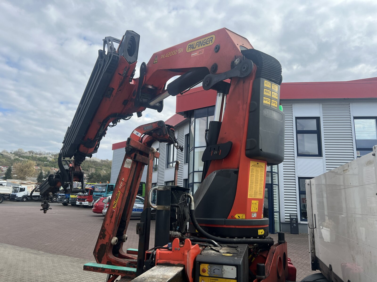 MAN TGS 35.440 8x4 BL TGS 35.440 8x4 BL, Navi, Heckkran Palfinger PK42002 SH-F + Jip PJ 060 B, 24,9m-730kg, Funk - Crane truck, Dropside/ Flatbed truck: picture 2 MAN TGS 35.440 8x4 BL TGS 35.440 8x4 BL, Navi, Heckkran Palfinger PK42002 SH-F + Jip PJ 060 B, 24,9m-730kg, Funk - Crane truck, Dropside/ Flatbed truck: picture 2