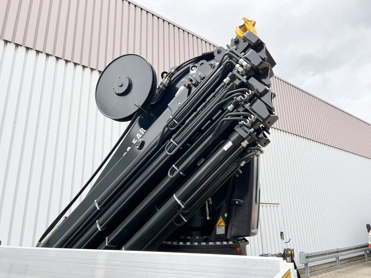 MAN TGX 26.510 6x2-4 LL CH TGX 26.510 6x2-4 LL, Kran Hiab X-HiPro 548 E-8, Lenk-/Liftachse, TwistLock 20Fuß, Funk, Retarder - Crane truck, Dropside/ Flatbed truck: picture 4 MAN TGX 26.510 6x2-4 LL CH TGX 26.510 6x2-4 LL, Kran Hiab X-HiPro 548 E-8, Lenk-/Liftachse, TwistLock 20Fuß, Funk, Retarder - Crane truck, Dropside/ Flatbed truck: picture 4