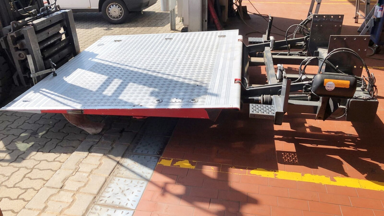 MBB C 1000 S Ladebordwand MBB C 1000 S Ladebordwand, teilbar - Tail lift: picture 1 MBB C 1000 S Ladebordwand MBB C 1000 S Ladebordwand, teilbar - Tail lift: picture 1