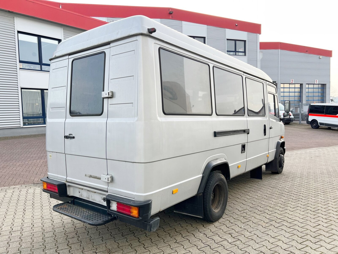 Minibus, Passenger van Mercedes-Benz 711 D-KA 4x2 711 D-KA 4x2, Standklima, 11-Sitze, 2 x on stock: picture 11