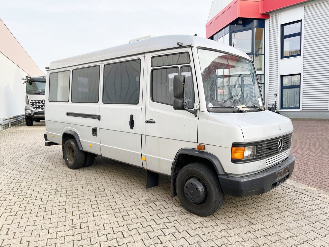 Minibus, Passenger van Mercedes-Benz 711 D-KA 4x2 711 D-KA 4x2, Standklima, 11-Sitze, 2 x on stock: picture 7