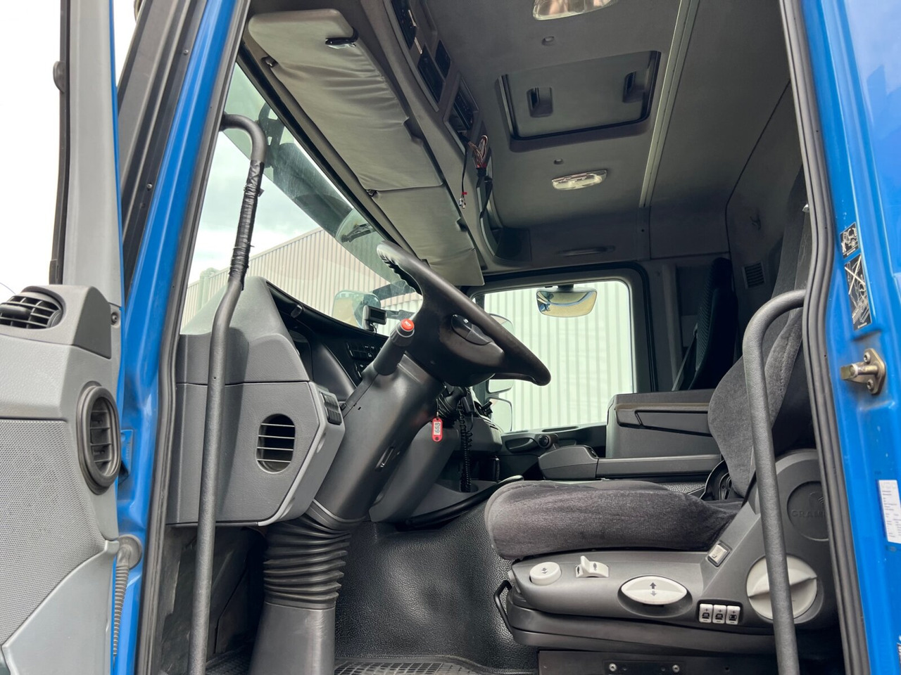 Interior photo 1: Leasing of Mercedes-Benz Actros 1841 L 4x2 Actros 1841 L 4x2, Esterer-Tankaufbau, 3 Kammern, 14.000l, ADR Mercedes-Benz Actros 1841 L 4x2 Actros 1841 L 4x2, Esterer-Tankaufbau, 3 Kammern, 14.000l, ADR Interior photo 1: Leasing of Mercedes-Benz Actros 1841 L 4x2 Actros 1841 L 4x2, Esterer-Tankaufbau, 3 Kammern, 14.000l, ADR Mercedes-Benz Actros 1841 L 4x2 Actros 1841 L 4x2, Esterer-Tankaufbau, 3 Kammern, 14.000l, ADR