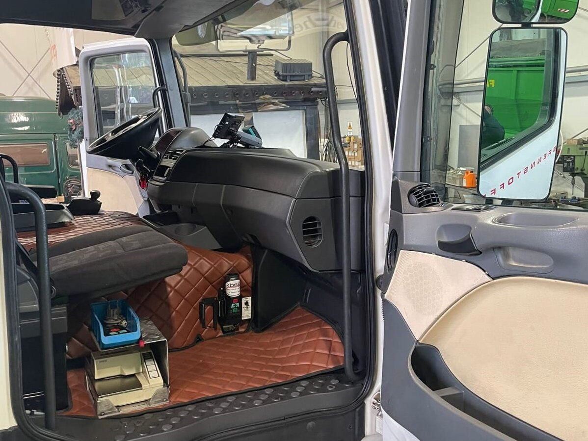 Tank truck Mercedes-Benz Actros 1844 L 4x2 Actros 1844 L 4x2, Tank 14.250l: picture 6 Tank truck Mercedes-Benz Actros 1844 L 4x2 Actros 1844 L 4x2, Tank 14.250l: picture 6