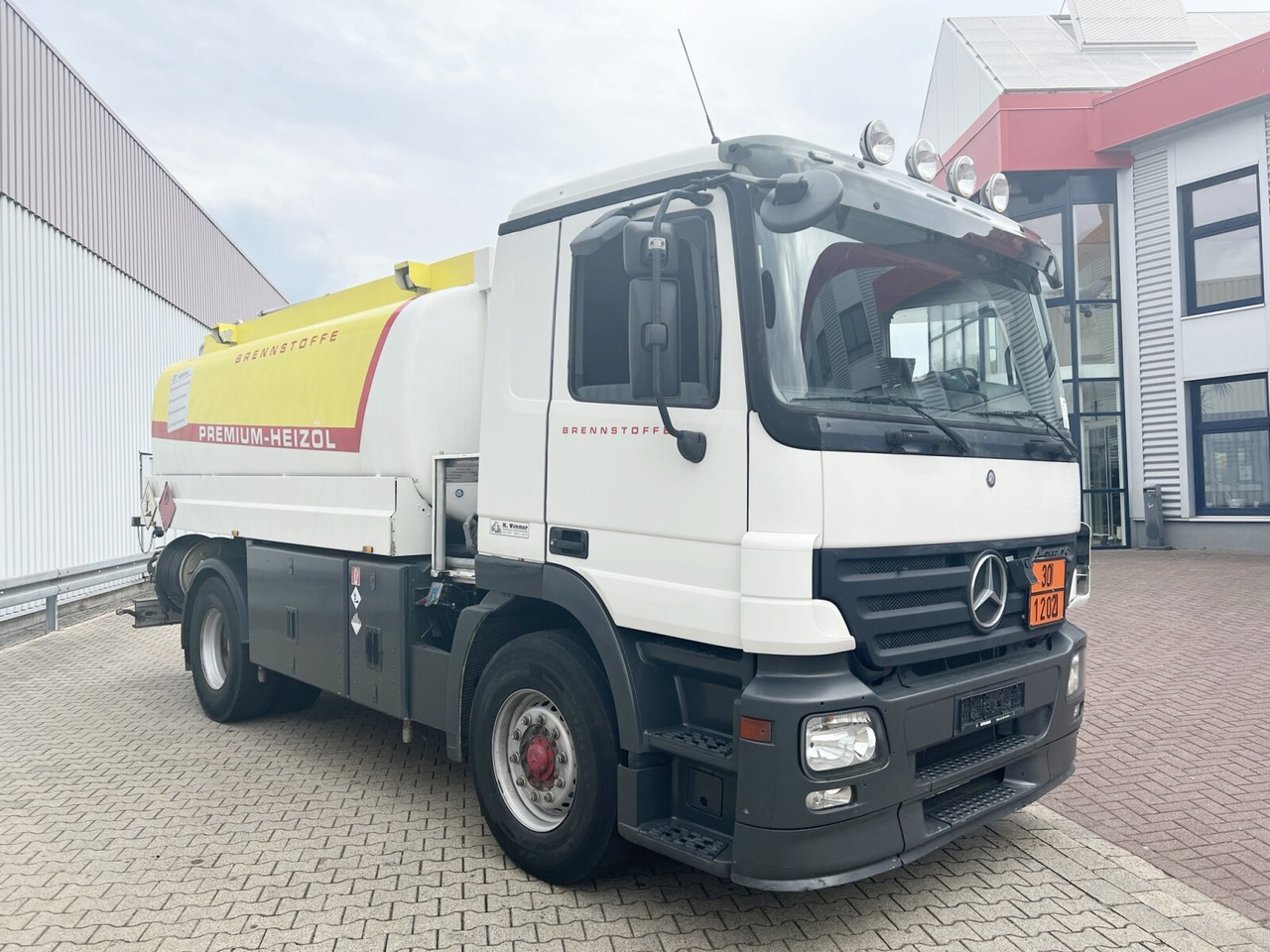 Tank truck Mercedes-Benz Actros 1844 L 4x2 Actros 1844 L 4x2, Tank 14.250l: picture 9 Tank truck Mercedes-Benz Actros 1844 L 4x2 Actros 1844 L 4x2, Tank 14.250l: picture 9