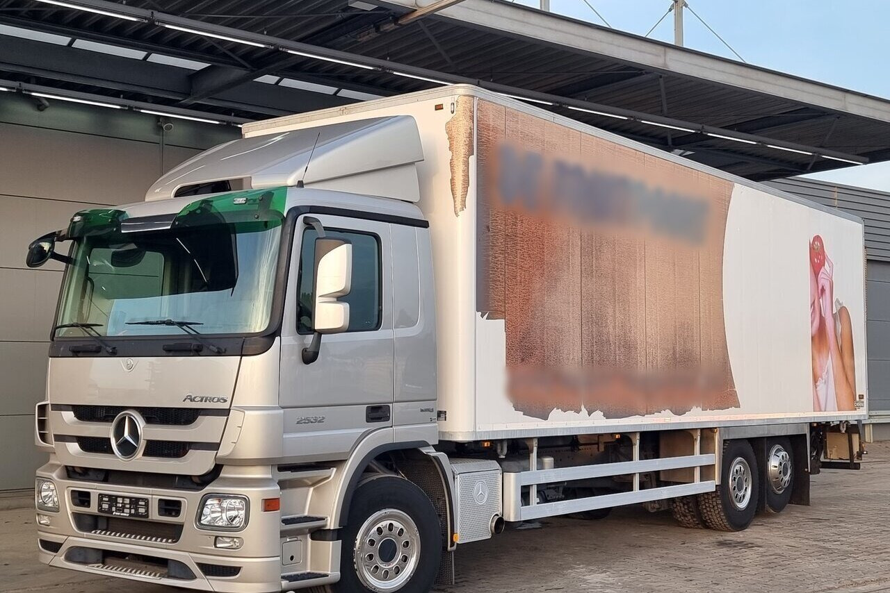 Mercedes-Benz Actros 2532 L 6x2 Actros 2532 L 6x2, Liftachse, LBW Dhollandia - Box truck: picture 1 Mercedes-Benz Actros 2532 L 6x2 Actros 2532 L 6x2, Liftachse, LBW Dhollandia - Box truck: picture 1
