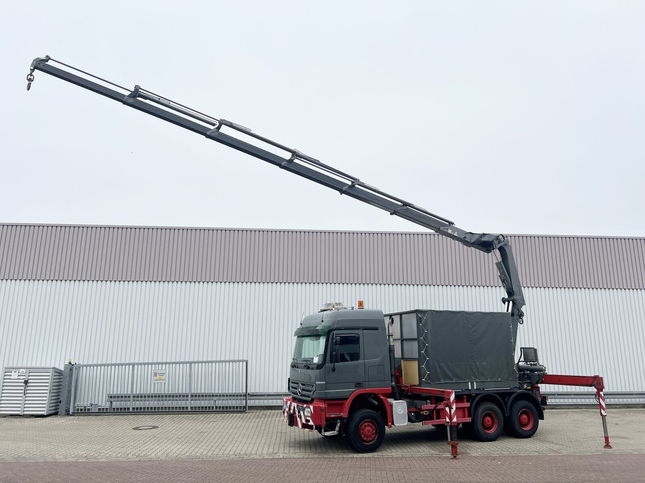 Mercedes-Benz Actros 3346 AK 6x6 Actros 3346 AK 6x6, 134t Anhängelast WSK, Heckkran Fassi F420AXP.26, Funk, Winde - Crane truck: picture 1 Mercedes-Benz Actros 3346 AK 6x6 Actros 3346 AK 6x6, 134t Anhängelast WSK, Heckkran Fassi F420AXP.26, Funk, Winde - Crane truck: picture 1