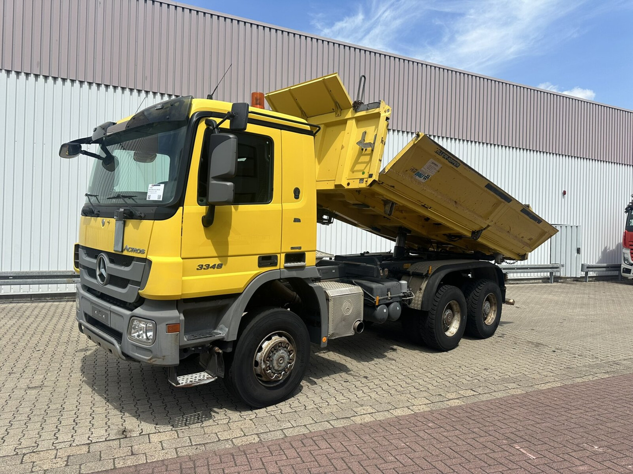 Mercedes-Benz Actros 3348 AK 6x6 Actros 3348 AK 6x6, Bordmatik links - Tipper: picture 1 Mercedes-Benz Actros 3348 AK 6x6 Actros 3348 AK 6x6, Bordmatik links - Tipper: picture 1