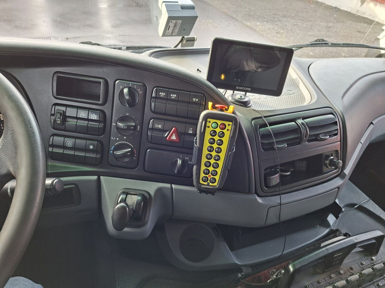 Mercedes-Benz Actros 4146 K 8x4/4 Actros 4146 K 8x4/4, Retarder, Kran Hiab XS 477 E-7 HiPro, Flyjib, Seilwinde, Funk - Hook lift truck, Crane truck: picture 5 Mercedes-Benz Actros 4146 K 8x4/4 Actros 4146 K 8x4/4, Retarder, Kran Hiab XS 477 E-7 HiPro, Flyjib, Seilwinde, Funk - Hook lift truck, Crane truck: picture 5