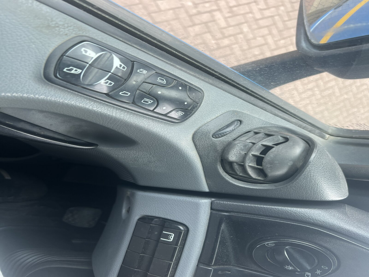 Mercedes-Benz Actros MP 3, 3241/8x4 Actros MP 3, 3241/8x4 - Cab chassis truck: picture 4 Mercedes-Benz Actros MP 3, 3241/8x4 Actros MP 3, 3241/8x4 - Cab chassis truck: picture 4