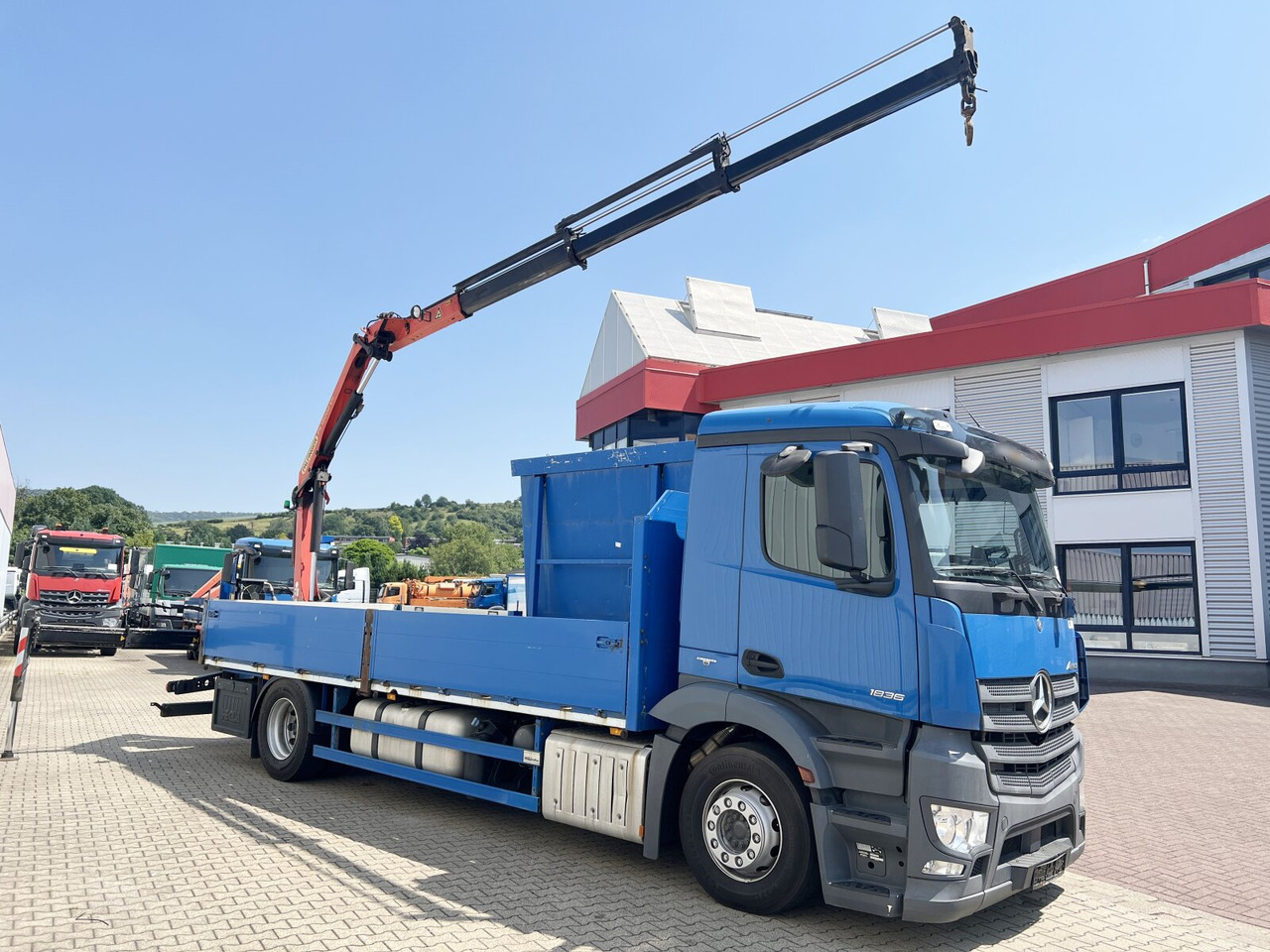 Leasing of Mercedes-Benz Antos 1836 L 4x2 Antos 1836 L 4x2, Glastransporter, Heckkran Palfinger Pk 12002-EH, Funk Mercedes-Benz Antos 1836 L 4x2 Antos 1836 L 4x2, Glastransporter, Heckkran Palfinger Pk 12002-EH, Funk: picture 8