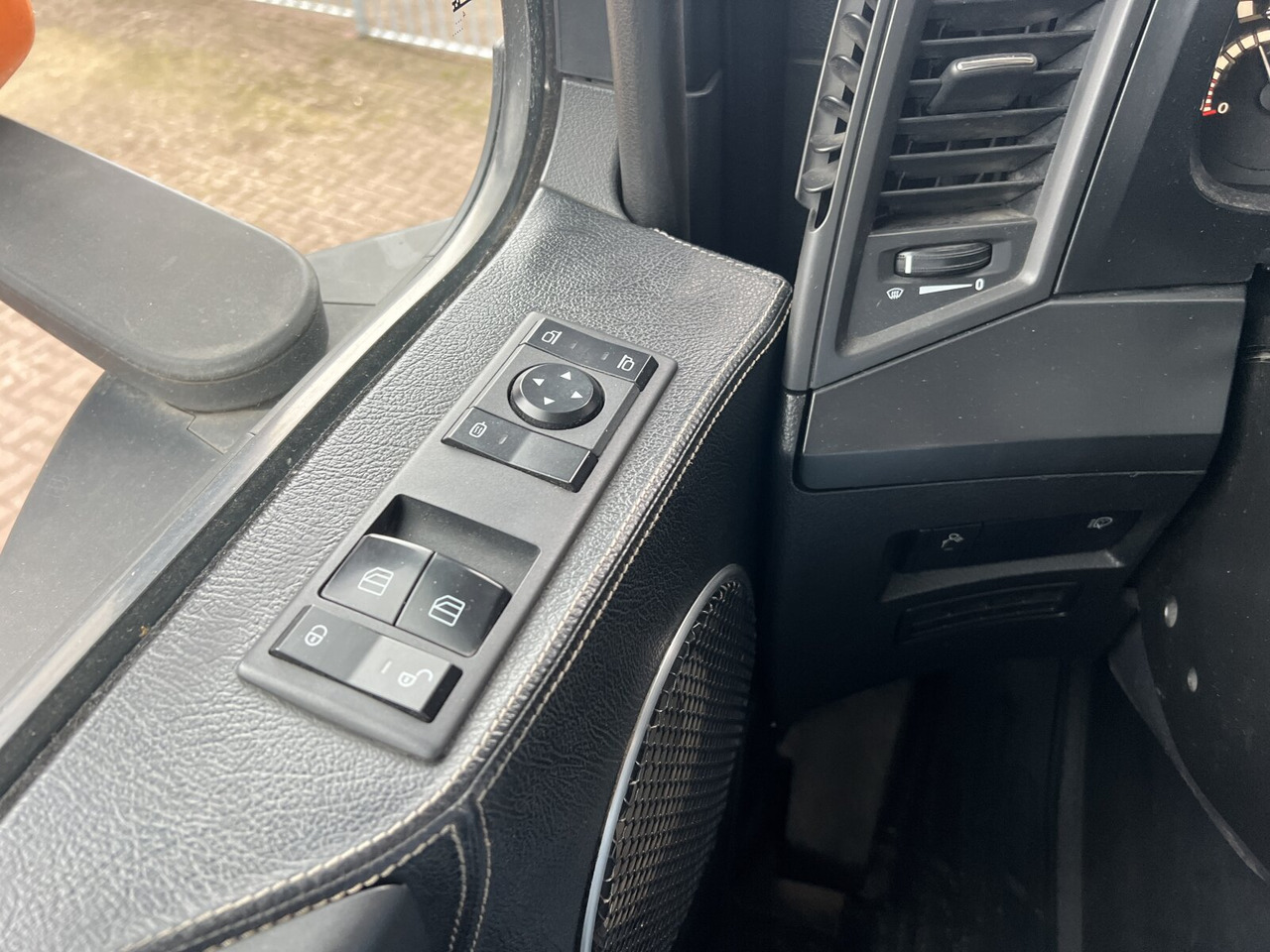 Mercedes-Benz Arocs 2552 L 6x2 Arocs 2552 L 6x2, Lenk-/Liftachse - Hook lift truck: picture 3 Mercedes-Benz Arocs 2552 L 6x2 Arocs 2552 L 6x2, Lenk-/Liftachse - Hook lift truck: picture 3