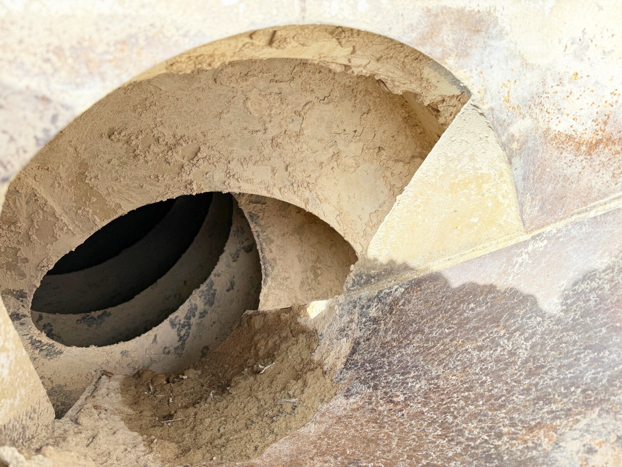 Mercedes-Benz Arocs 3240 8x4 Arocs 3240 8x4, 9 cbm Liebherr HTM 904 F - Concrete mixer truck: picture 2 Mercedes-Benz Arocs 3240 8x4 Arocs 3240 8x4, 9 cbm Liebherr HTM 904 F - Concrete mixer truck: picture 2