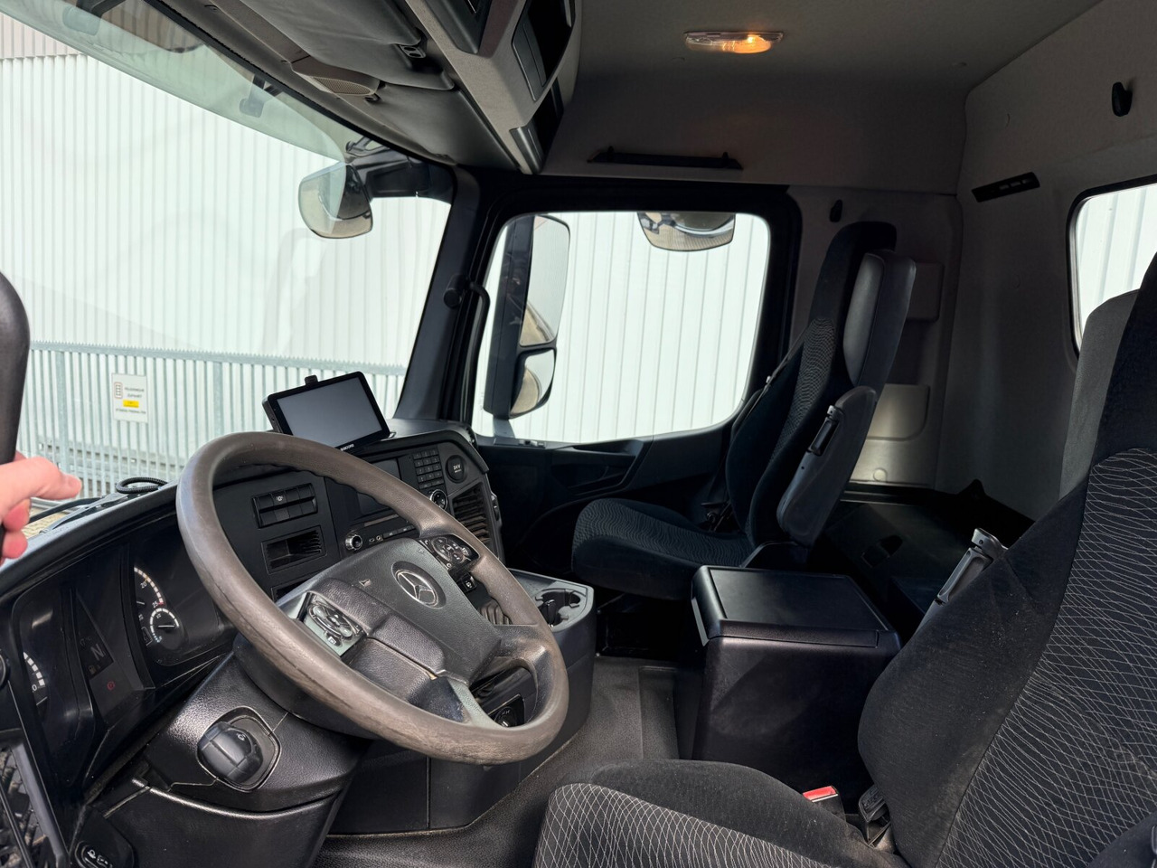 Mercedes-Benz Arocs 3240 8x4 Arocs 3240 8x4, 9 cbm Liebherr HTM 904 F - Concrete mixer truck: picture 3 Mercedes-Benz Arocs 3240 8x4 Arocs 3240 8x4, 9 cbm Liebherr HTM 904 F - Concrete mixer truck: picture 3