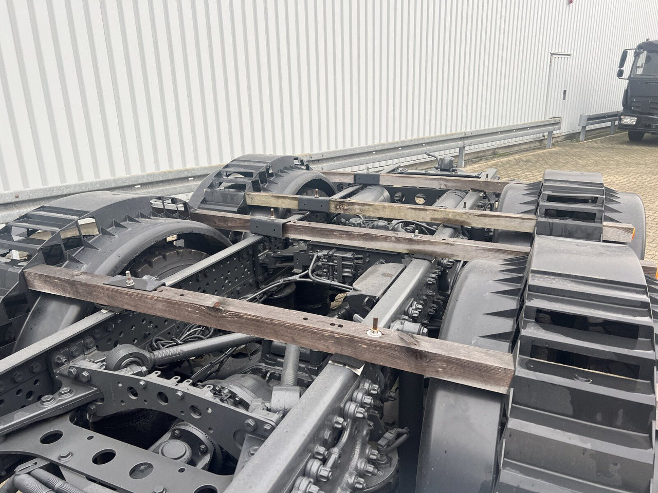 Mercedes-Benz Arocs 3251 L 8x4/4 Arocs 3251 L 8x4/4, Motorabtrieb - Hook lift truck: picture 4 Mercedes-Benz Arocs 3251 L 8x4/4 Arocs 3251 L 8x4/4, Motorabtrieb - Hook lift truck: picture 4