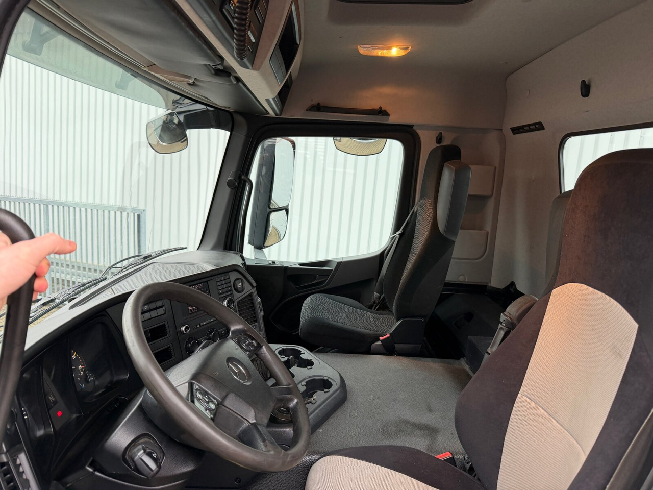 Mercedes-Benz Arocs 3351 AK 6x6 Arocs 3351 AK 6x6, Grounder - Cab chassis truck: picture 5 Mercedes-Benz Arocs 3351 AK 6x6 Arocs 3351 AK 6x6, Grounder - Cab chassis truck: picture 5