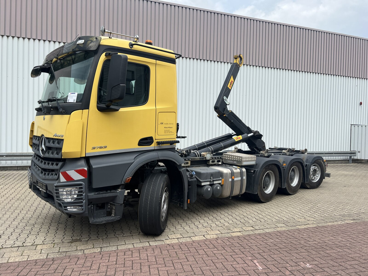 Hook lift truck Mercedes-Benz Arocs 3753 L 8x4 ENA Arocs 3753 L 8x4 ENA, Lenk-/Liftachse, MultimediaCockpit, Navi: picture 1