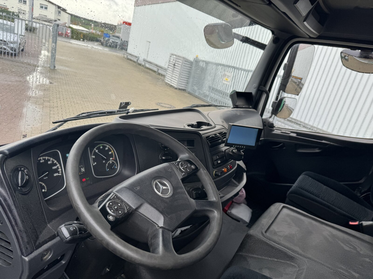 Mercedes-Benz Atego 1223 L 4x2 Atego 1223 L 4x2 mit Heckkran Atlas 88.3-A2L, Funk - Crane truck, Dropside/ Flatbed truck: picture 5 Mercedes-Benz Atego 1223 L 4x2 Atego 1223 L 4x2 mit Heckkran Atlas 88.3-A2L, Funk - Crane truck, Dropside/ Flatbed truck: picture 5