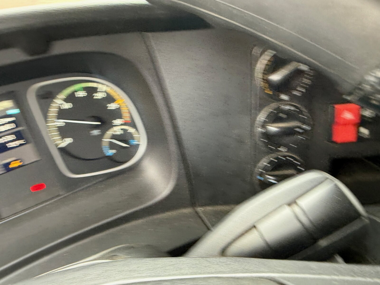 Mercedes-Benz Atego 1627 L 4x2 Atego 1627 L 4x2, 6-Zylinder, Motorabtrieb - Cab chassis truck: picture 5 Mercedes-Benz Atego 1627 L 4x2 Atego 1627 L 4x2, 6-Zylinder, Motorabtrieb - Cab chassis truck: picture 5