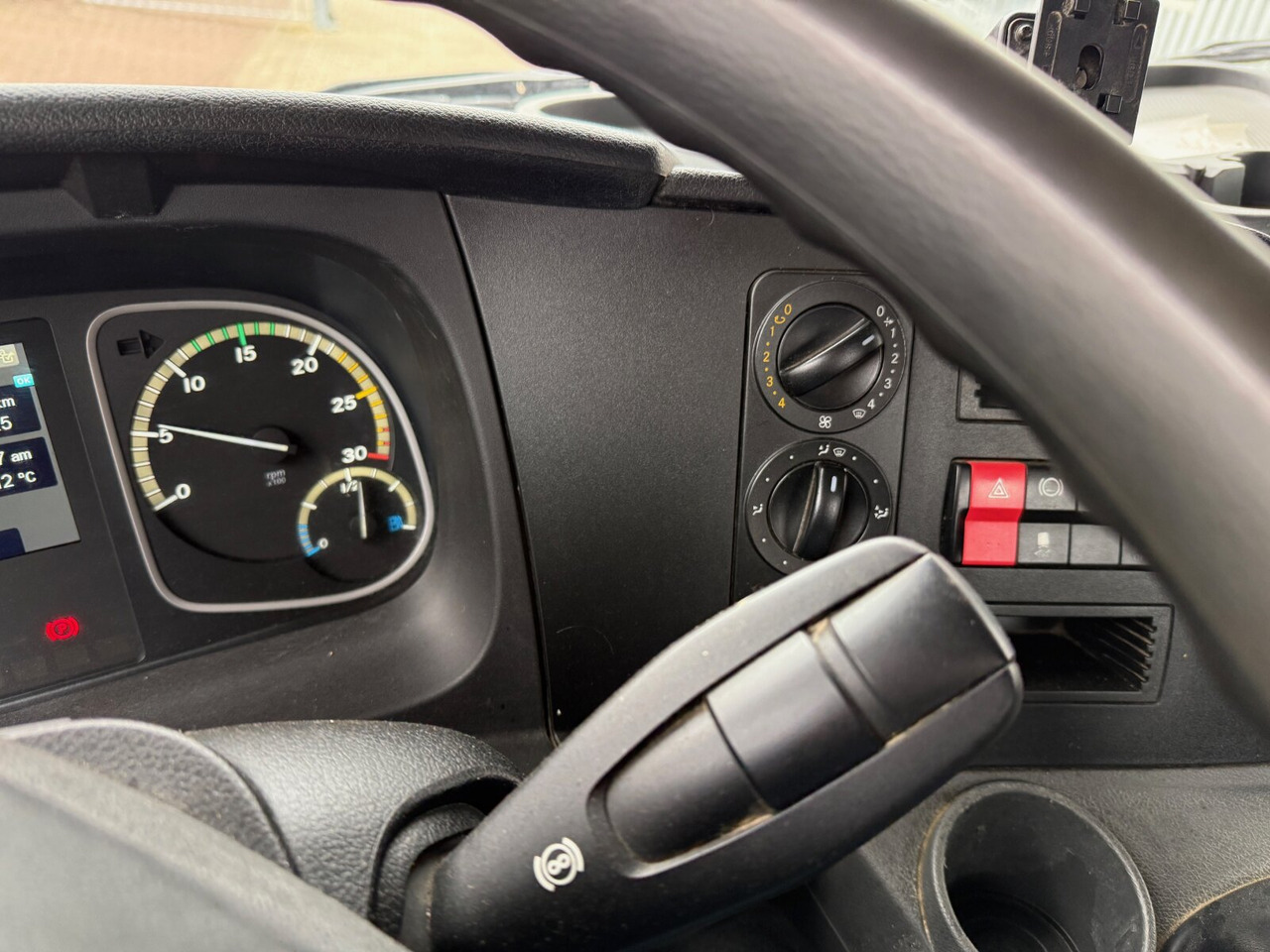 Mercedes-Benz Atego 1630 K 4x2 Atego 1630 K 4x2, Meiller 3-Seiten, 2 x AHK Öl - Tipper: picture 4 Mercedes-Benz Atego 1630 K 4x2 Atego 1630 K 4x2, Meiller 3-Seiten, 2 x AHK Öl - Tipper: picture 4