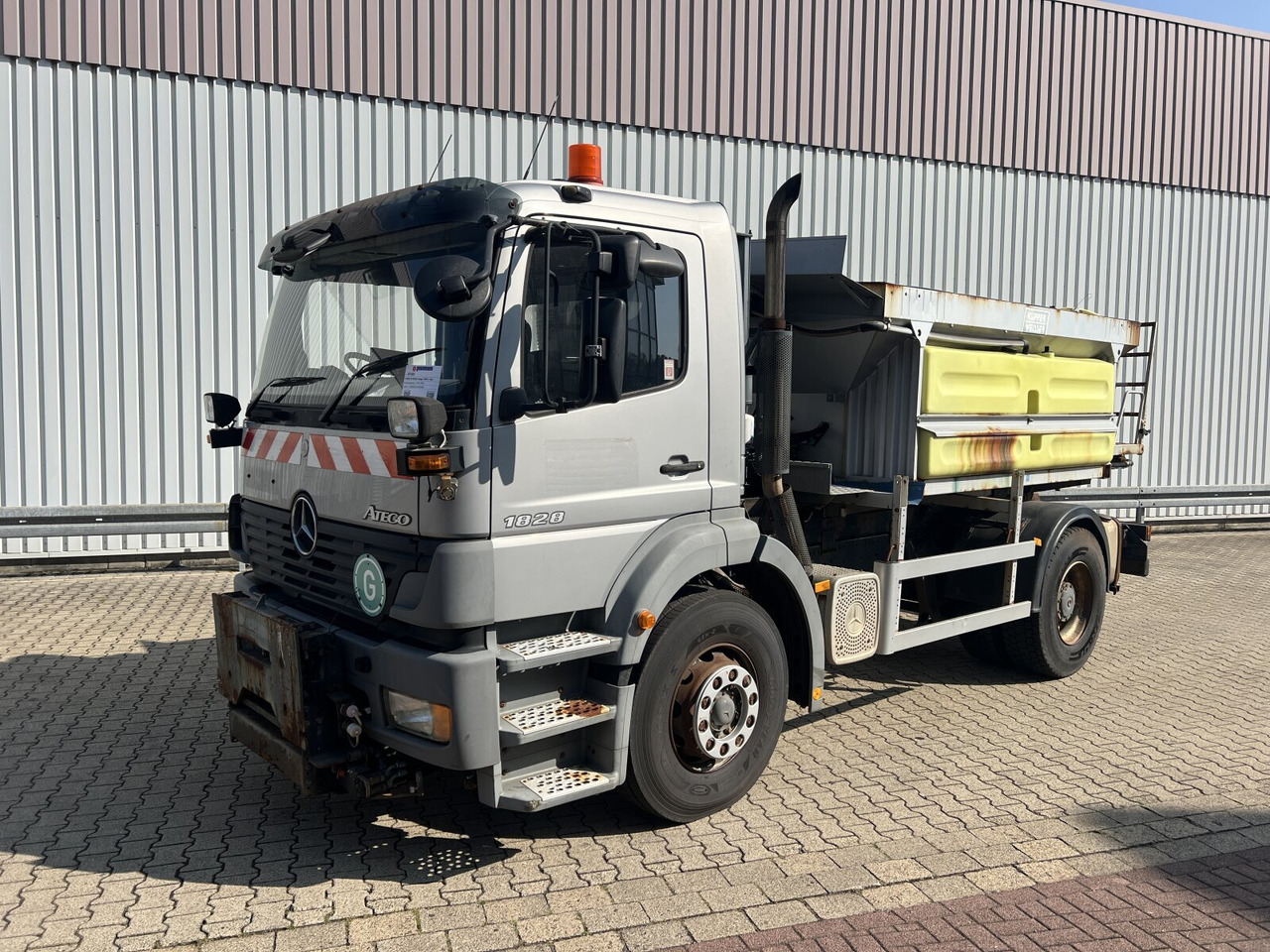 Mercedes-Benz Atego 1828 L 4x2 Atego 1828 L 4x2, Rechtslenker, Winterdienstaustattung - Cab chassis truck: picture 1 Mercedes-Benz Atego 1828 L 4x2 Atego 1828 L 4x2, Rechtslenker, Winterdienstaustattung - Cab chassis truck: picture 1
