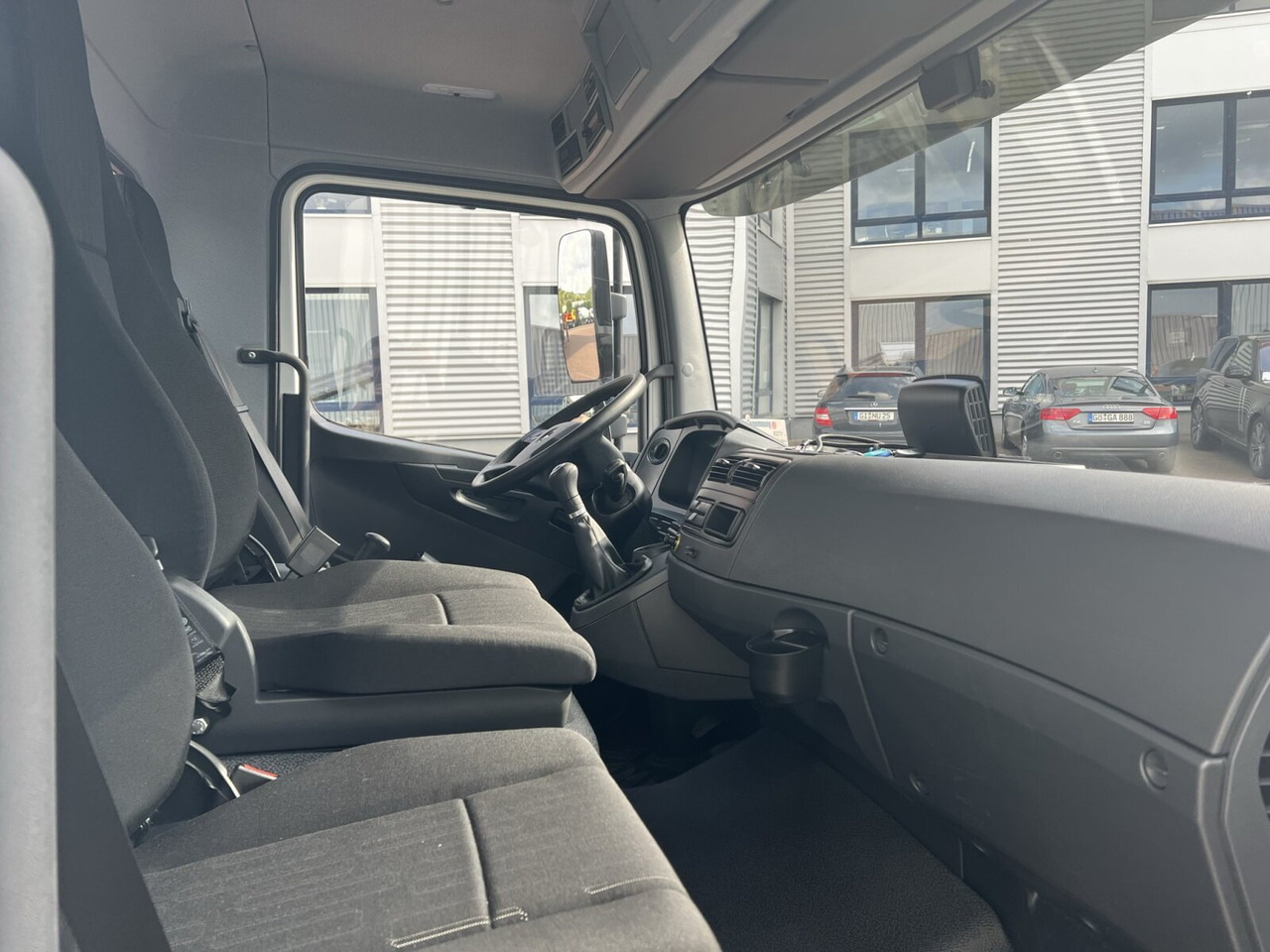Mercedes-Benz Atego 818 K 4x2 Atego 818 K 4x2, 2x AHK, Meiller-Kipper, mehrfach Vorhanden! - Cab chassis truck: picture 5 Mercedes-Benz Atego 818 K 4x2 Atego 818 K 4x2, 2x AHK, Meiller-Kipper, mehrfach Vorhanden! - Cab chassis truck: picture 5
