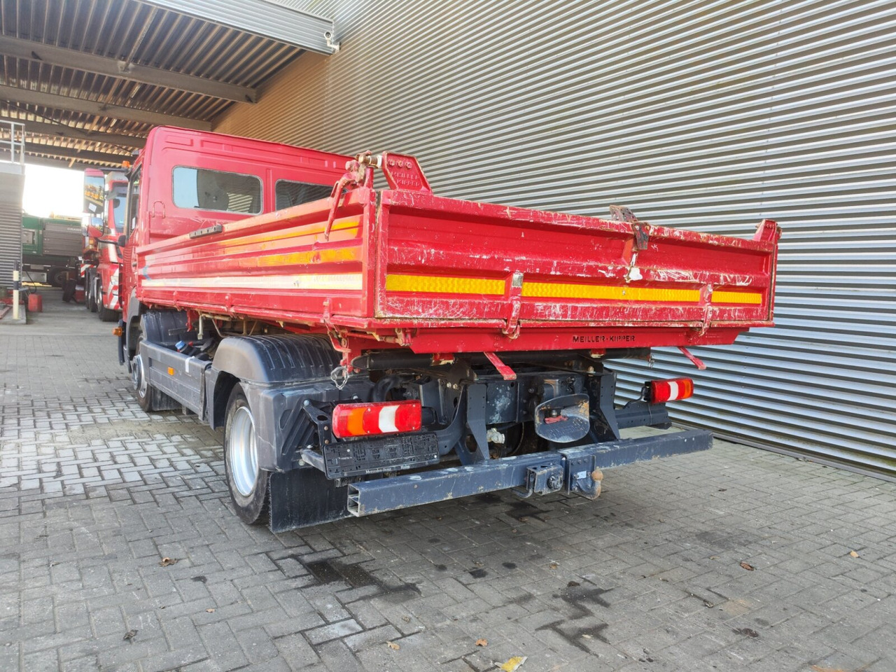Mercedes-Benz Atego 818 K 4x2 Atego 818 K 4x2, Meiller-Kipper, 2 x AHK - Tipper: picture 3 Mercedes-Benz Atego 818 K 4x2 Atego 818 K 4x2, Meiller-Kipper, 2 x AHK - Tipper: picture 3