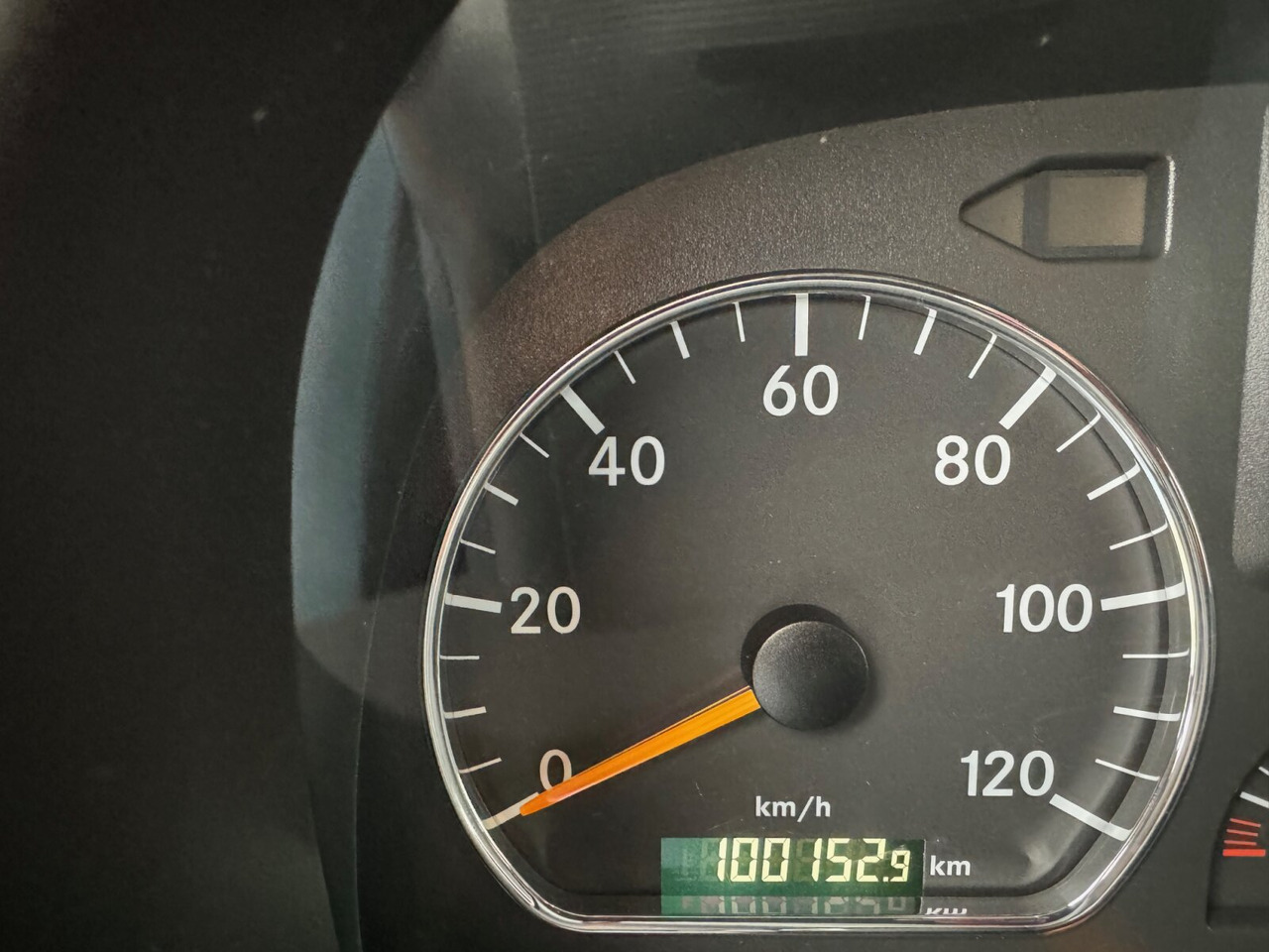 Mercedes-Benz Axor 1833 L 4x2 Axor 1833 L 4x2, Getränkekoffer - Box truck: picture 4 Mercedes-Benz Axor 1833 L 4x2 Axor 1833 L 4x2, Getränkekoffer - Box truck: picture 4