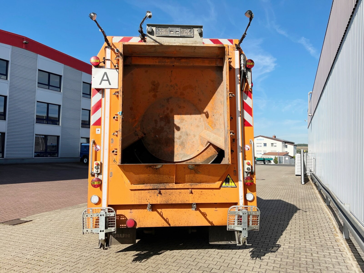 Garbage truck for transportation of garbage Mercedes-Benz Econic 2629 L/NLA 6x2/4 Econic 2629 L/NLA 6x2/4, EEV, Lenkachse, FAUN Rotopress 519L, Zöller-Schüttung: picture 10