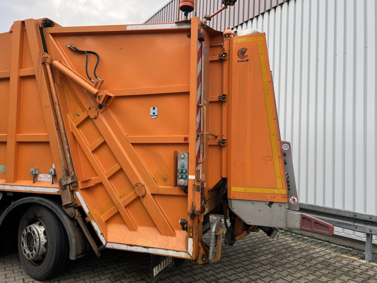 Leasing of Mercedes-Benz Econic 2629 LL 6x2/4 NLA Econic 2629 LL 6x2/4 NLA, EEV, Lenkachse, Haller X2C, Zöller-Schüttung Mercedes-Benz Econic 2629 LL 6x2/4 NLA Econic 2629 LL 6x2/4 NLA, EEV, Lenkachse, Haller X2C, Zöller-Schüttung: picture 6
