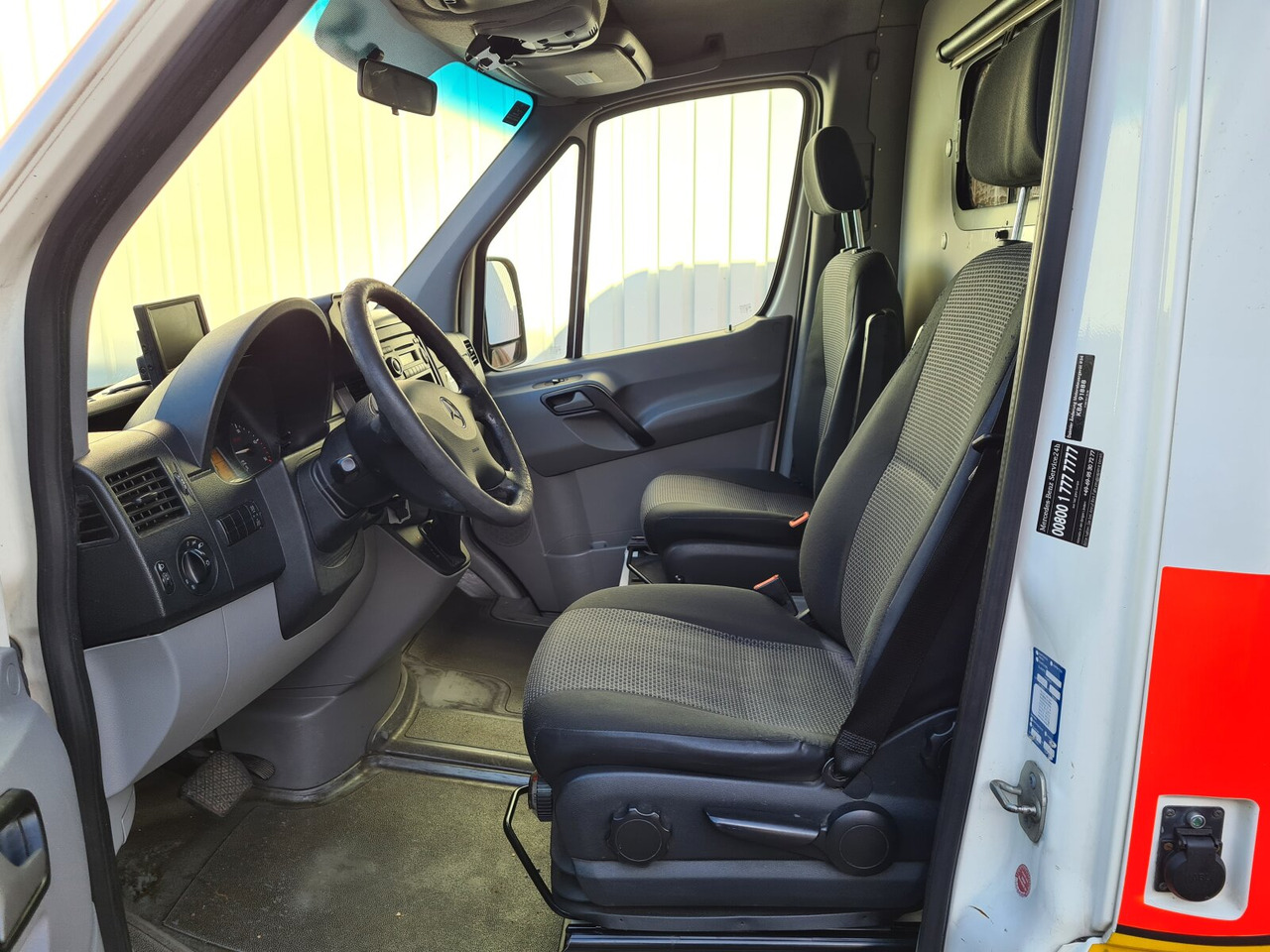 Mercedes-Benz Sprinter 316 KA 4x2 Sprinter 316 KA 4x2, Rettungswagen - Panel van: picture 5 Mercedes-Benz Sprinter 316 KA 4x2 Sprinter 316 KA 4x2, Rettungswagen - Panel van: picture 5