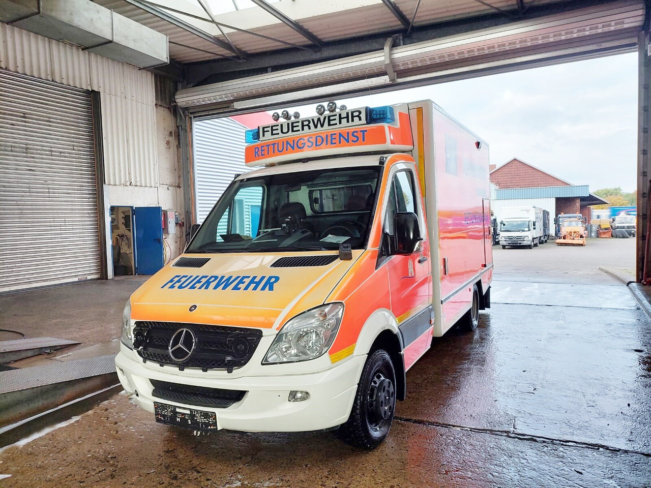 Mercedes-Benz Sprinter 516 CDI 4x2 Sprinter 516 CDI 4x2, Rettungswagen, Retarder - Fire truck: picture 2 Mercedes-Benz Sprinter 516 CDI 4x2 Sprinter 516 CDI 4x2, Rettungswagen, Retarder - Fire truck: picture 2