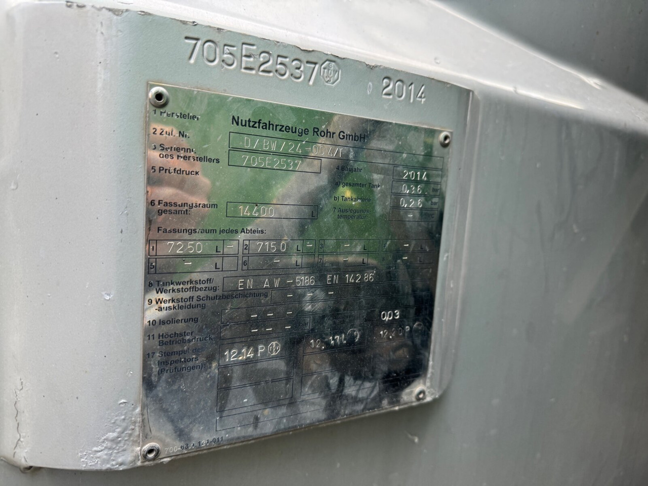 R450 4x2 R450 4x2, Retarder, ADR, Rohr Tank, ca. 14400l - Tank truck: picture 5 R450 4x2 R450 4x2, Retarder, ADR, Rohr Tank, ca. 14400l - Tank truck: picture 5