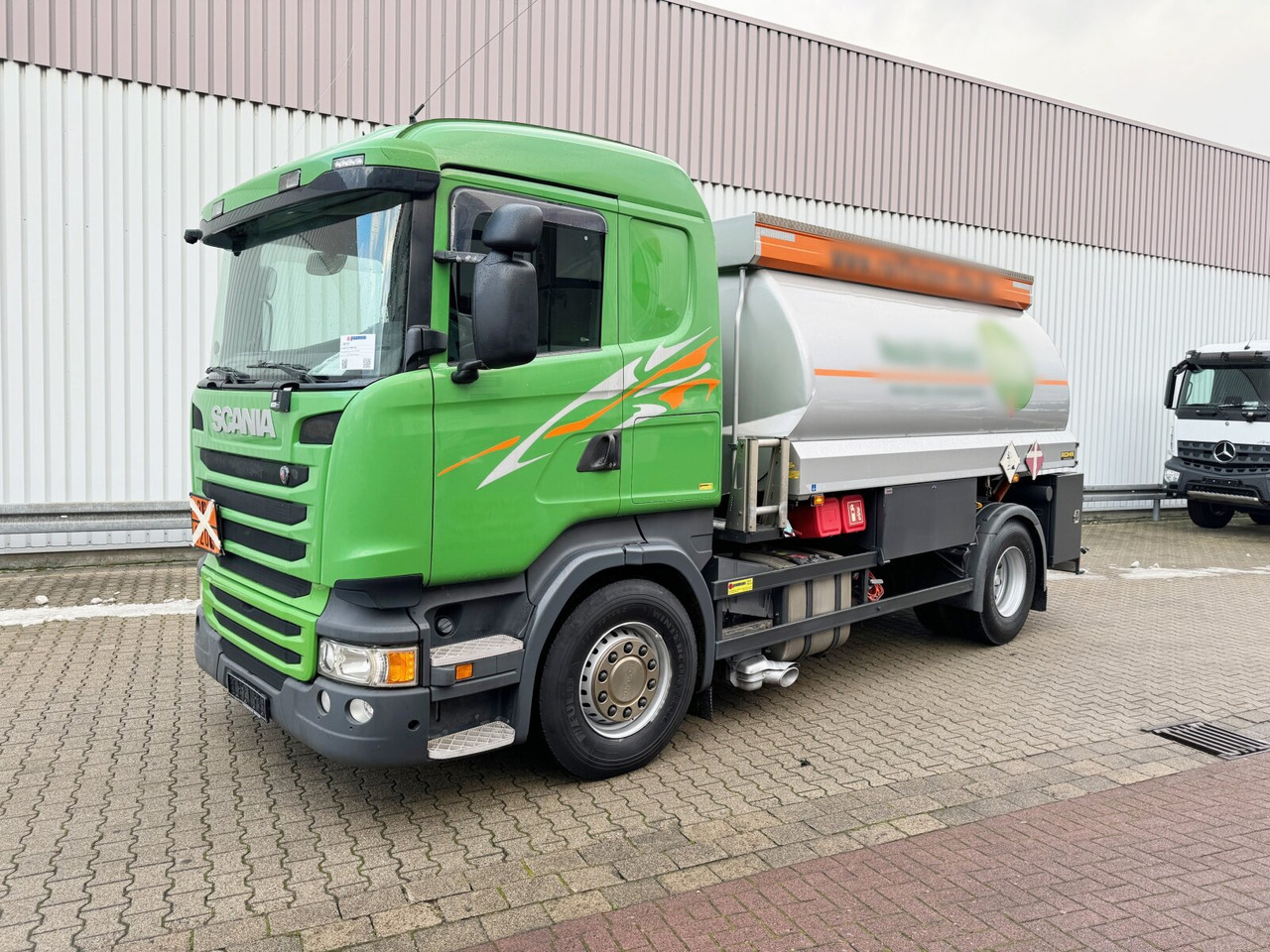 R450 4x2 R450 4x2, Retarder, ADR, Rohr Tank, ca. 14400l - Tank truck: picture 1 R450 4x2 R450 4x2, Retarder, ADR, Rohr Tank, ca. 14400l - Tank truck: picture 1