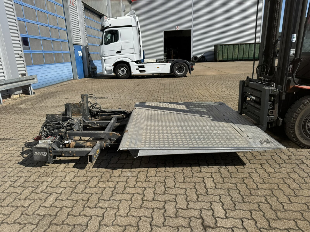 MBB C 2000 S Ladebordwand MBB C 2000 S Ladebordwand - Semi-trailer: picture 2 MBB C 2000 S Ladebordwand MBB C 2000 S Ladebordwand - Semi-trailer: picture 2