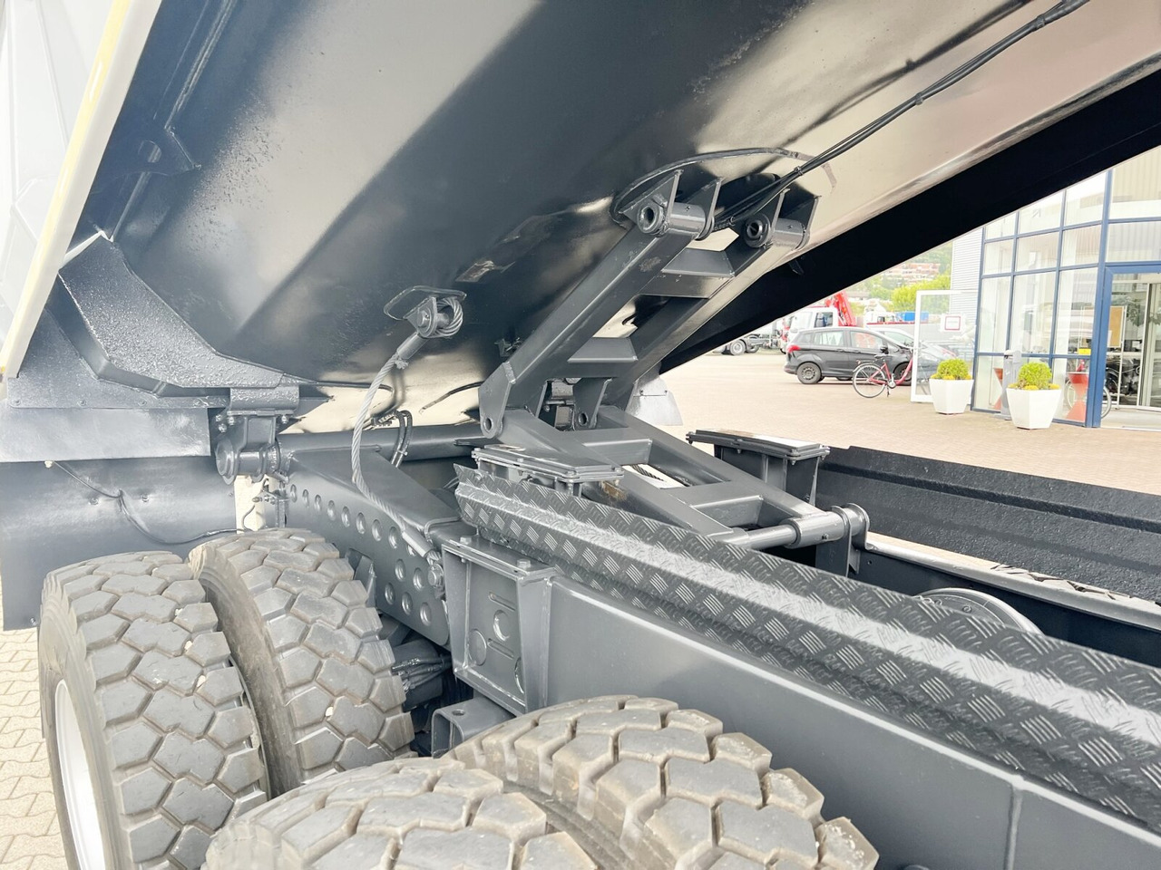 Tatra Phoenix 8x8 Phoenix 8x8, Stahlmulde ca. 22m³, hydr. Heckklappe - Dumper: picture 2 Tatra Phoenix 8x8 Phoenix 8x8, Stahlmulde ca. 22m³, hydr. Heckklappe - Dumper: picture 2